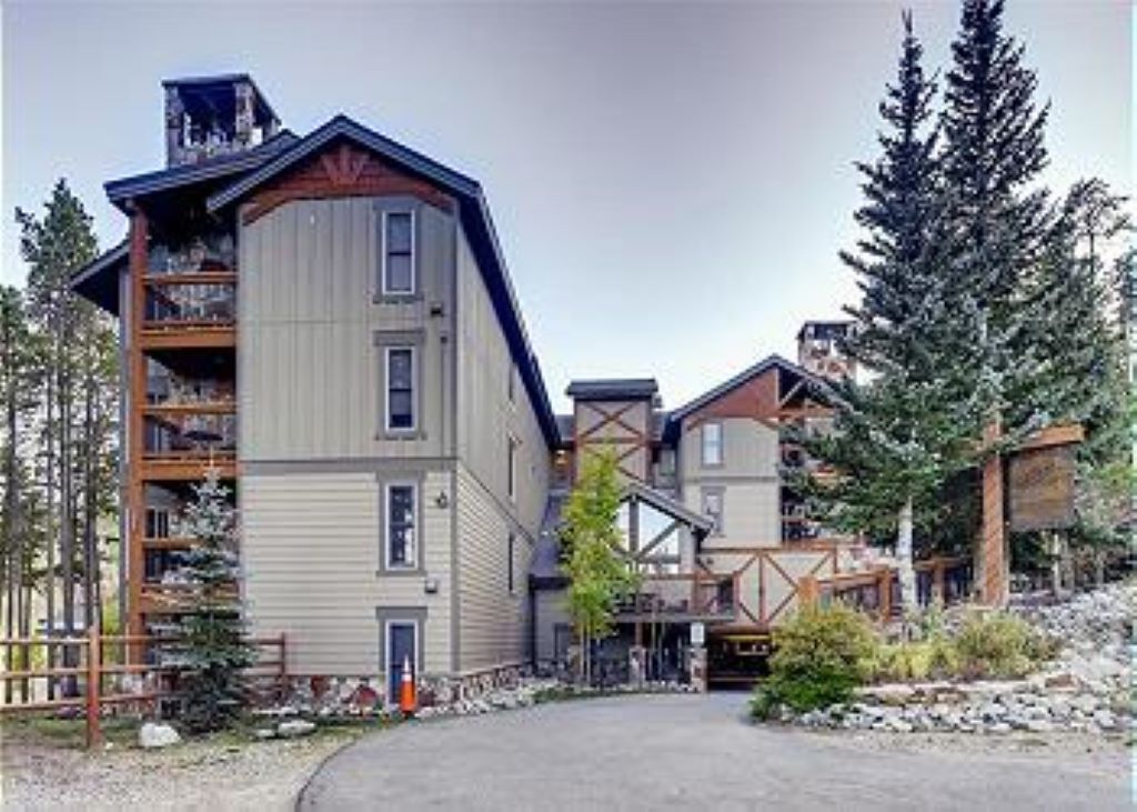 Ski Watch Condos | Summit Mountain Rentals